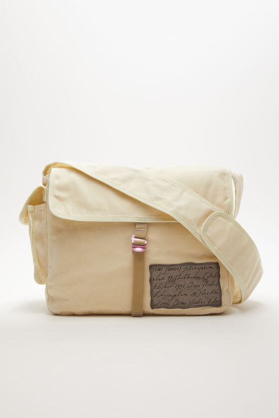 (image for) Interesting Messenger bag